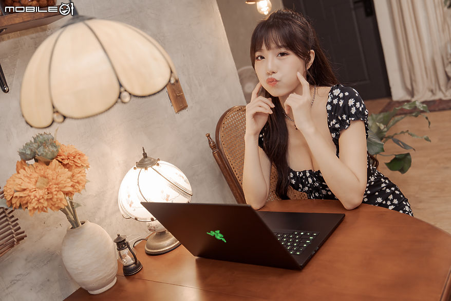 點我看大圖 Razer Blade 16 效能完整解析|RTX 5090 Laptop GPU 讓筆電再次超越效能限界