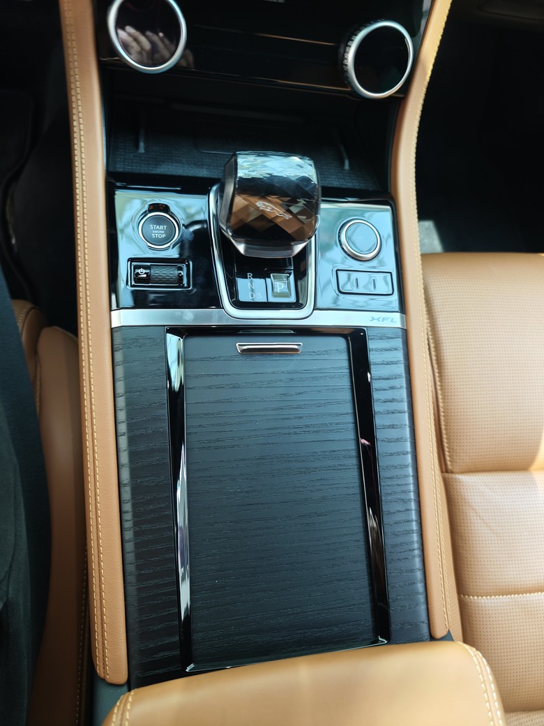 賞車賞到對岸去之好久不見的 – Jaguar XFL P300 AWD