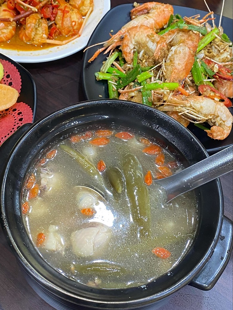 【西門食記】西門電影院旁邊的爆卵活蝦套餐，蝦之城