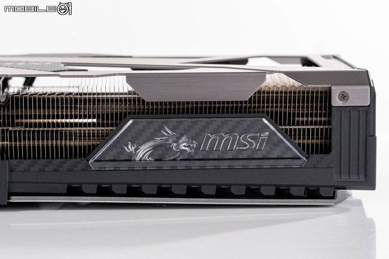 微星 GeForce RTX 5070 12G VANGUARD SOC 顯示卡開箱實測 以大型散熱設計帶來更低溫度壓制表現