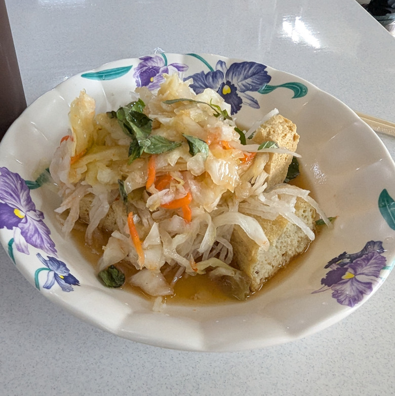 【不是遊記 - 16】別有一種意思的玉里 -- 橋頭臭豆腐、黑熊教育館、車站二樓瑞蓮咖啡