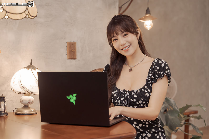 點我看大圖 Razer Blade 16 效能完整解析|RTX 5090 Laptop GPU 讓筆電再次超越效能限界