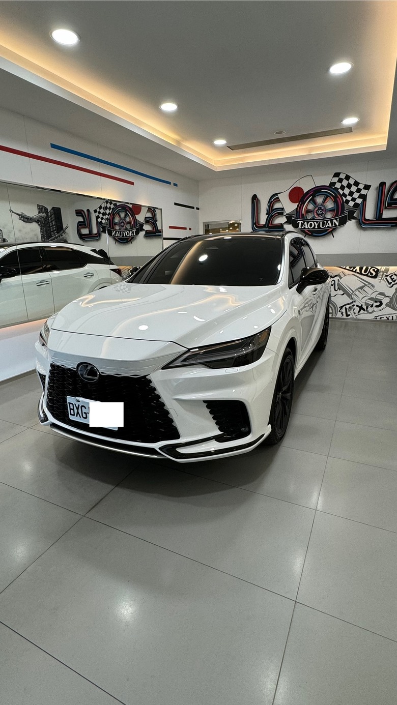 問：Lexus RX 500h F Sport Performance在RX系列中賣得多嗎？路上幾乎看不到同類，感覺好像孤兒，這情況到底是好還是不好？