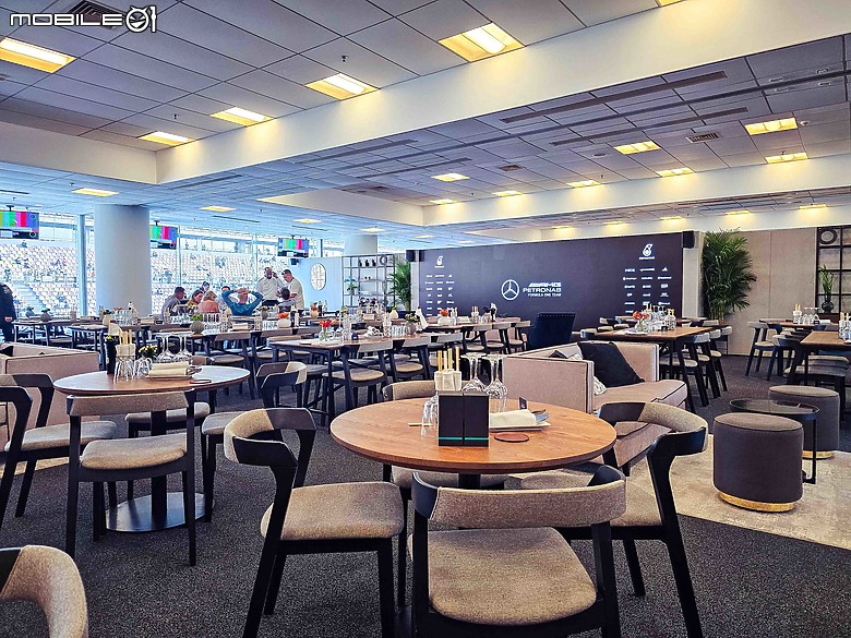 回想起來依然熱血沸騰！不可思議的Mercedes-AMG F1專屬包廂Silver Arrows Lounge觀賽體驗！