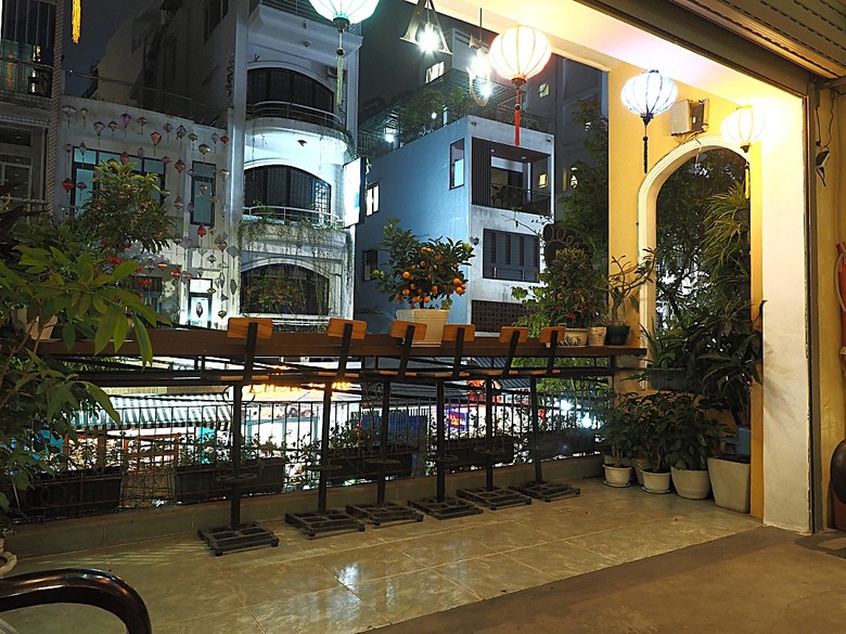 峴港市區 峴港大教堂、峴港博物館、漢市場、SOAN HA換匯、BANH MI越南法國麵包(午餐)、Banh Xeo Ba Tuyet (晚餐) 、SPA和按摩、My Xuan Cruise 遊輪夜遊峴港瀚江、龍橋噴火與山茶夜市、GO! Đà Nẵng量販店 — 2025年越南峴港、會安、美山、順化、巴拿山太陽世界六日歷史文化及遊樂園之旅 第七回