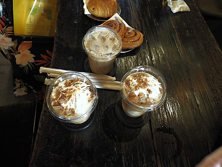 會安古鎮 (來遠橋、Faifo Coffee、華人會館群)、會安夜市、在地美食HOME Hoi An 餐廳、秋盆河乘船放水燈 — 2025年越南峴港、會安、美山、順化、巴拿山 — 聯合國世界文化遺產及遊樂園之六日悠遊 第一回