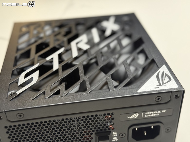 迭代更新！華碩ROG Strix系列ATX3.1電源供應器 ROG STRIX 850W 白金牌