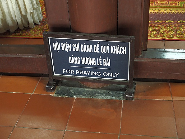 順化皇城(Kinh thành Huế)、啟定皇陵(Lăng Khải Định)、靈姥寺(天姥寺) (Chùa Thiên Mụ)、線香民俗文化村(Incense Village)、皇帝宮廷宴,附掛峴港 AU LAC BEACH海鮮餐廳 — 2025年越南峴港、會安、美山、順化、巴拿山太陽世界六日歷史文化及遊樂園之旅 第五回