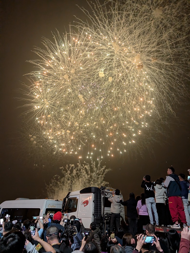 點我看大圖 2025 繞境大白 大甲媽繞境 一起追女神 熱血熬夜12小時