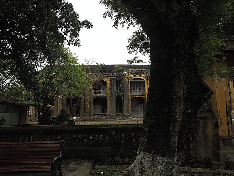 順化皇城(Kinh thành Huế)、啟定皇陵(Lăng Khải Định)、靈姥寺(天姥寺) (Chùa Thiên Mụ)、線香民俗文化村(Incense Village)、皇帝宮廷宴,附掛峴港 AU LAC BEACH海鮮餐廳 — 2025年越南峴港、會安、美山、順化、巴拿山太陽世界六日歷史文化及遊樂園之旅 第五回