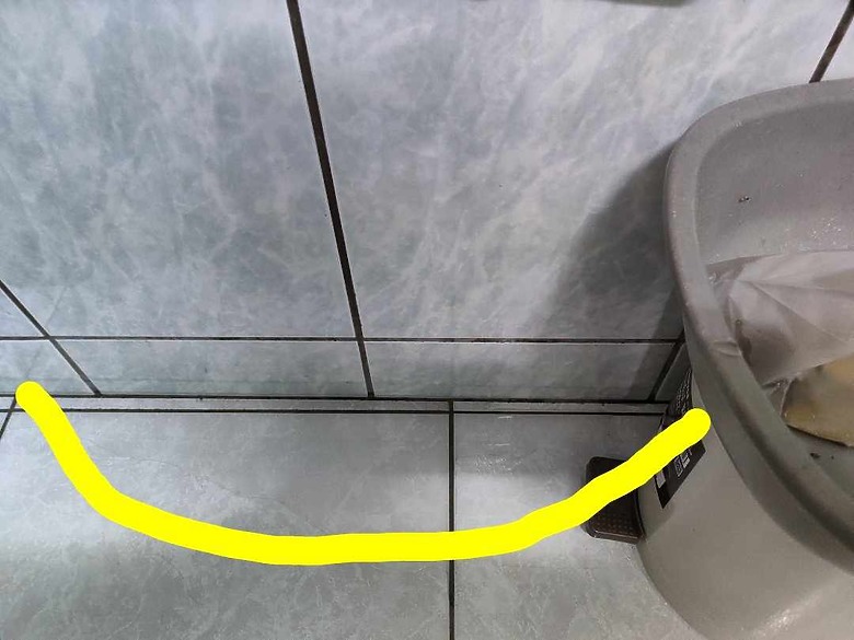 請教專家達人這是瓦斯爐漏水?還是廚房流離台漏水?