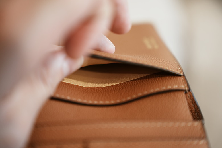 開箱世界上最古老的奢華皮具品牌-比利時皇室御用『Delvaux』 Livre Wallet