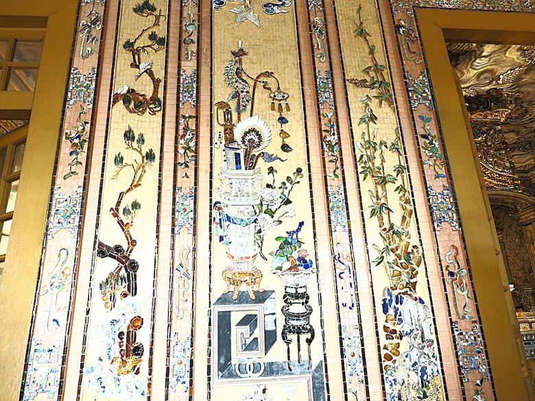 順化皇城(Kinh thành Huế)、啟定皇陵(Lăng Khải Định)、靈姥寺(天姥寺) (Chùa Thiên Mụ)、線香民俗文化村(Incense Village)、皇帝宮廷宴,附掛峴港 AU LAC BEACH海鮮餐廳 — 2025年越南峴港、會安、美山、順化、巴拿山太陽世界六日歷史文化及遊樂園之旅 第五回