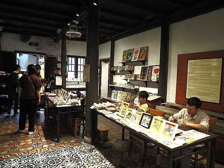 會安古鎮 (來遠橋、Faifo Coffee、華人會館群)、會安夜市、在地美食HOME Hoi An 餐廳、秋盆河乘船放水燈 — 2025年越南峴港、會安、美山、順化、巴拿山 — 聯合國世界文化遺產及遊樂園之六日悠遊 第一回