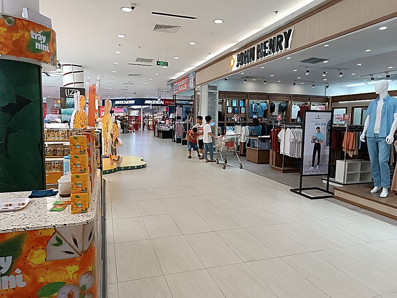 峴港市區 峴港大教堂、峴港博物館、漢市場、SOAN HA換匯、BANH MI越南法國麵包(午餐)、Banh Xeo Ba Tuyet (晚餐) 、SPA和按摩、My Xuan Cruise 遊輪夜遊峴港瀚江、龍橋噴火與山茶夜市、GO! Đà Nẵng量販店 — 2025年越南峴港、會安、美山、順化、巴拿山太陽世界六日歷史文化及遊樂園之旅 第七回