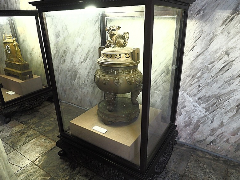 順化皇城(Kinh thành Huế)、啟定皇陵(Lăng Khải Định)、靈姥寺(天姥寺) (Chùa Thiên Mụ)、線香民俗文化村(Incense Village)、皇帝宮廷宴,附掛峴港 AU LAC BEACH海鮮餐廳 — 2025年越南峴港、會安、美山、順化、巴拿山太陽世界六日歷史文化及遊樂園之旅 第五回