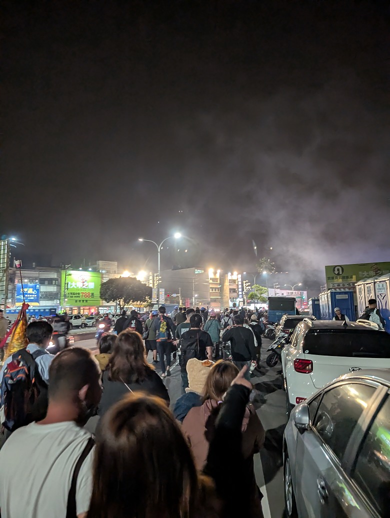 點我看大圖 2025 繞境大白 大甲媽繞境 一起追女神 熱血熬夜12小時