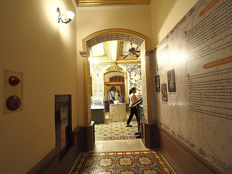 順化皇城(Kinh thành Huế)、啟定皇陵(Lăng Khải Định)、靈姥寺(天姥寺) (Chùa Thiên Mụ)、線香民俗文化村(Incense Village)、皇帝宮廷宴,附掛峴港 AU LAC BEACH海鮮餐廳 — 2025年越南峴港、會安、美山、順化、巴拿山太陽世界六日歷史文化及遊樂園之旅 第五回