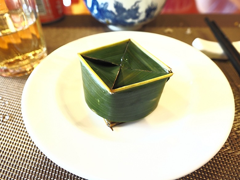 順化皇城(Kinh thành Huế)、啟定皇陵(Lăng Khải Định)、靈姥寺(天姥寺) (Chùa Thiên Mụ)、線香民俗文化村(Incense Village)、皇帝宮廷宴,附掛峴港 AU LAC BEACH海鮮餐廳 — 2025年越南峴港、會安、美山、順化、巴拿山太陽世界六日歷史文化及遊樂園之旅 第五回