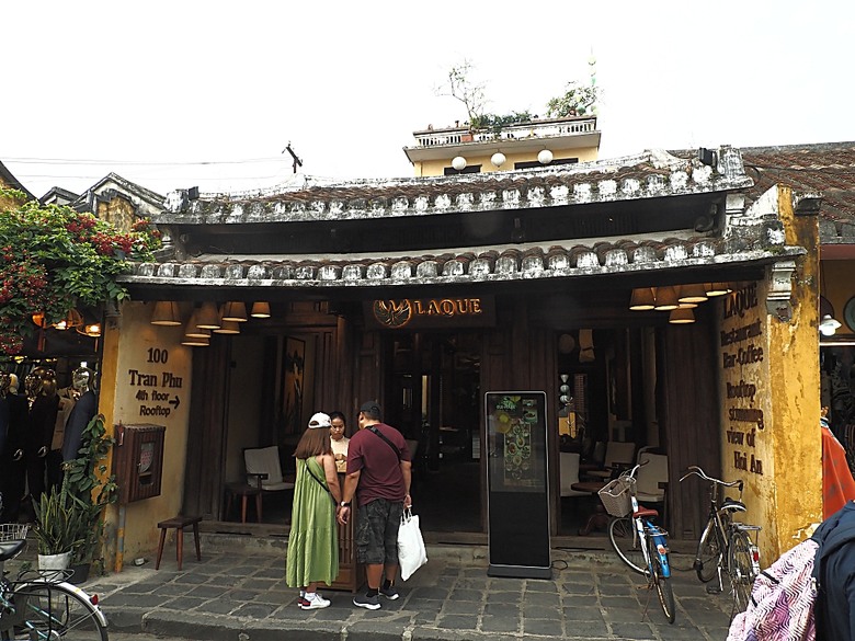 會安古鎮 (來遠橋、Faifo Coffee、華人會館群)、會安夜市、在地美食HOME Hoi An 餐廳、秋盆河乘船放水燈 — 2025年越南峴港、會安、美山、順化、巴拿山 — 聯合國世界文化遺產及遊樂園之六日悠遊 第一回