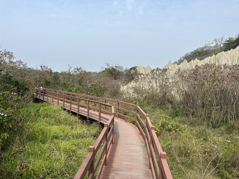 軍事堡壘與惡地交織的漯(ㄊㄚˋ)底山自然公園