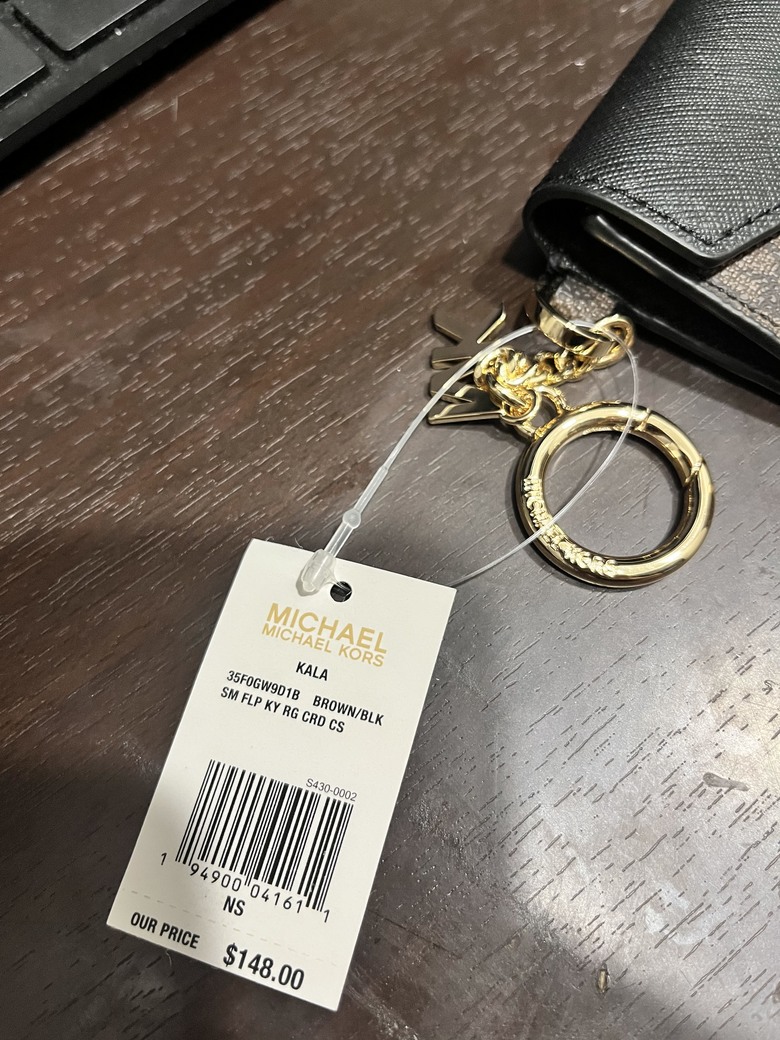 再也不用撈皮夾，Michael Kors 經典卡包開箱