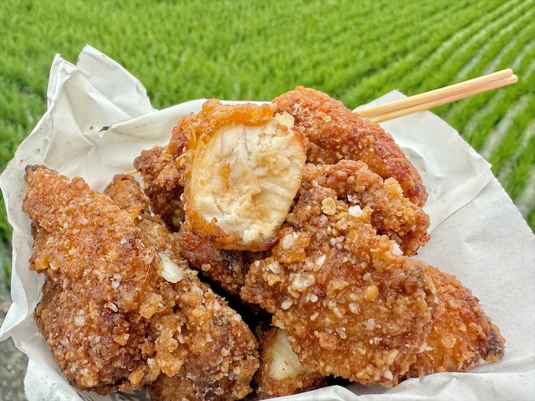 到北斗奠安宮拜拜不能錯過的鹹酥雞店,炸物酥脆爽口不油膩,肉質鮮嫩,飲料也很推薦