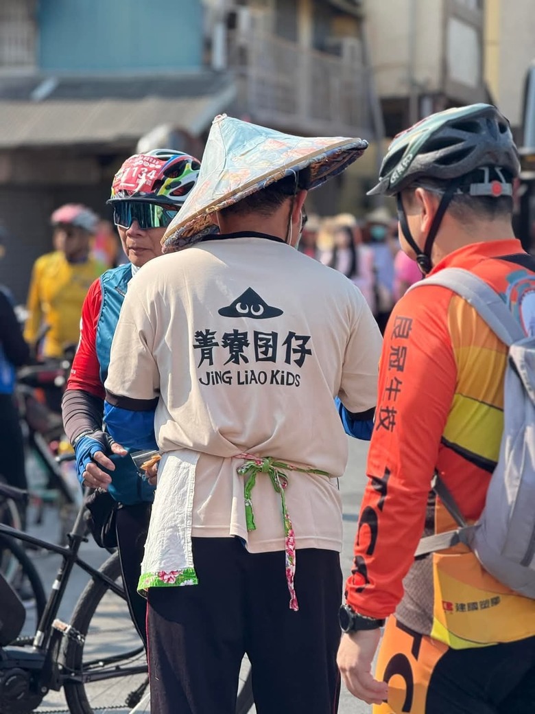 2025年，嘉南，小小孩的騎旅，日不落木棉花道^_^