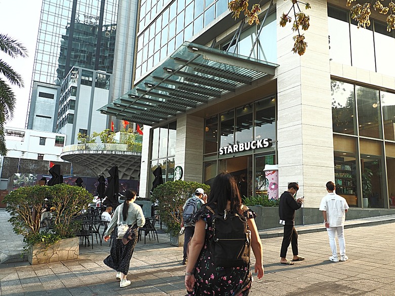 峴港市區 峴港大教堂、峴港博物館、漢市場、SOAN HA換匯、BANH MI越南法國麵包(午餐)、Banh Xeo Ba Tuyet (晚餐) 、SPA和按摩、My Xuan Cruise 遊輪夜遊峴港瀚江、龍橋噴火與山茶夜市、GO! Đà Nẵng量販店 — 2025年越南峴港、會安、美山、順化、巴拿山太陽世界六日歷史文化及遊樂園之旅 第七回