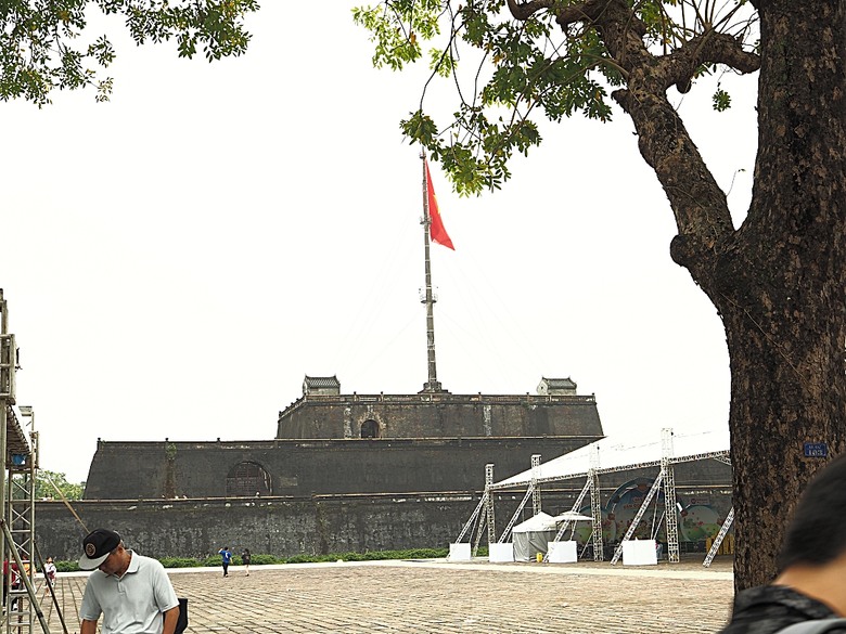 順化皇城(Kinh thành Huế)、啟定皇陵(Lăng Khải Định)、靈姥寺(天姥寺) (Chùa Thiên Mụ)、線香民俗文化村(Incense Village)、皇帝宮廷宴,附掛峴港 AU LAC BEACH海鮮餐廳 — 2025年越南峴港、會安、美山、順化、巴拿山太陽世界六日歷史文化及遊樂園之旅 第五回