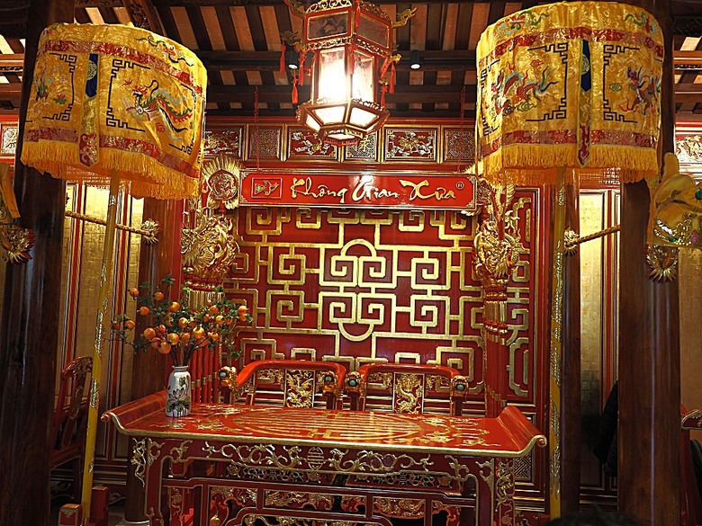 順化皇城(Kinh thành Huế)、啟定皇陵(Lăng Khải Định)、靈姥寺(天姥寺) (Chùa Thiên Mụ)、線香民俗文化村(Incense Village)、皇帝宮廷宴,附掛峴港 AU LAC BEACH海鮮餐廳 — 2025年越南峴港、會安、美山、順化、巴拿山太陽世界六日歷史文化及遊樂園之旅 第五回