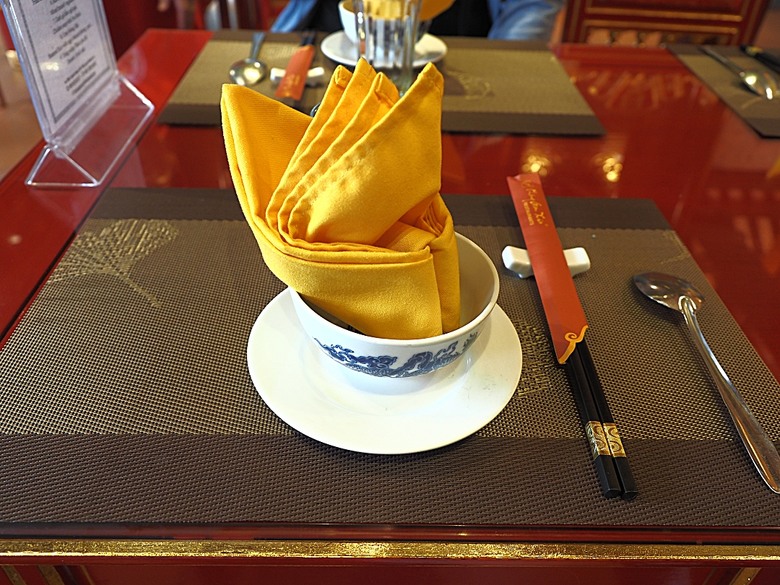 順化皇城(Kinh thành Huế)、啟定皇陵(Lăng Khải Định)、靈姥寺(天姥寺) (Chùa Thiên Mụ)、線香民俗文化村(Incense Village)、皇帝宮廷宴,附掛峴港 AU LAC BEACH海鮮餐廳 — 2025年越南峴港、會安、美山、順化、巴拿山太陽世界六日歷史文化及遊樂園之旅 第五回