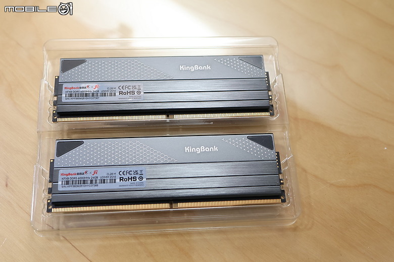 點我看大圖 非二進制 CL28 低延遲 DDR5 金百達 KingBank DDR5-6000 24GBx2 開箱