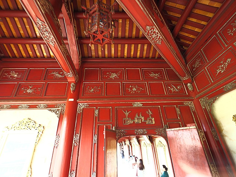 順化皇城(Kinh thành Huế)、啟定皇陵(Lăng Khải Định)、靈姥寺(天姥寺) (Chùa Thiên Mụ)、線香民俗文化村(Incense Village)、皇帝宮廷宴,附掛峴港 AU LAC BEACH海鮮餐廳 — 2025年越南峴港、會安、美山、順化、巴拿山太陽世界六日歷史文化及遊樂園之旅 第五回