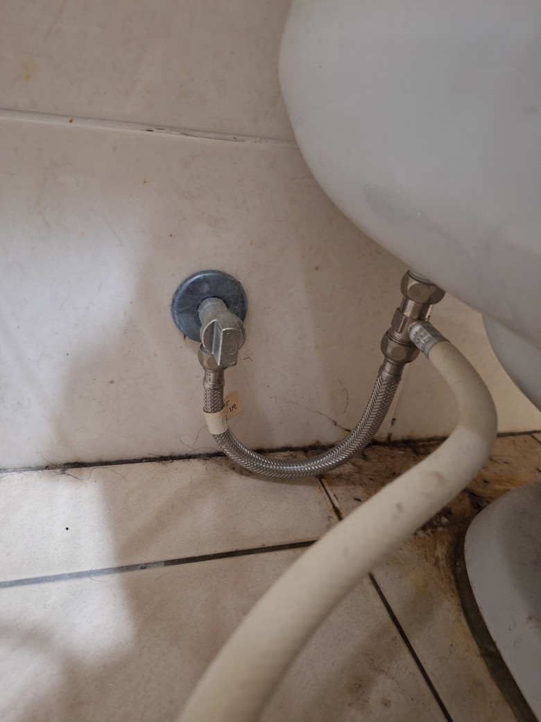 請問這種水管頭要如何關閉進水?