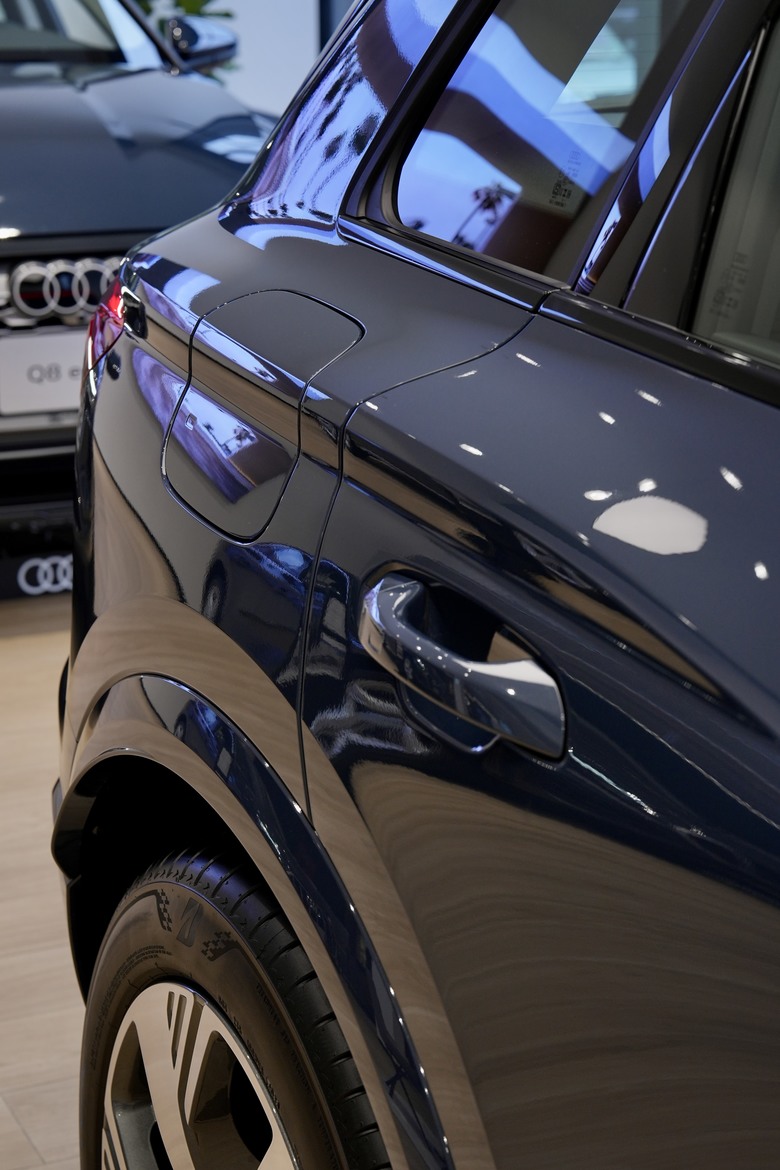 實車分享｜全新上市 𝐀𝐮𝐝𝐢 𝐐𝟔 𝐞-𝐭𝐫𝐨𝐧｜正式進駐
