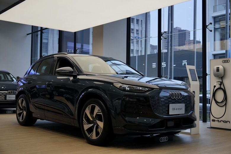 實車分享｜全新上市 𝐀𝐮𝐝𝐢 𝐐𝟔 𝐞-𝐭𝐫𝐨𝐧｜正式進駐