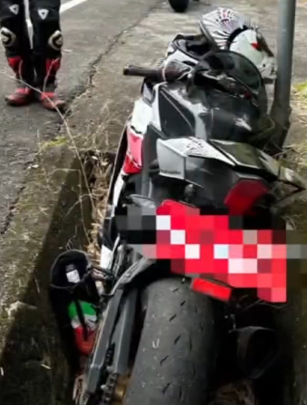 (苗栗)採草莓嗎?! 台三線死亡車禍！重機騎士疑過彎失控「摔溝」不治