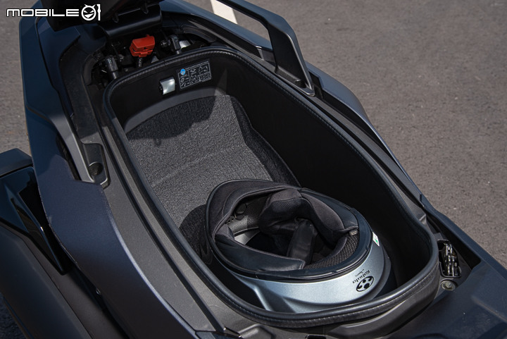 Kymco AK575 Premium Ohlins 特仕版試駕 | 成熟，不只是游刃有餘！