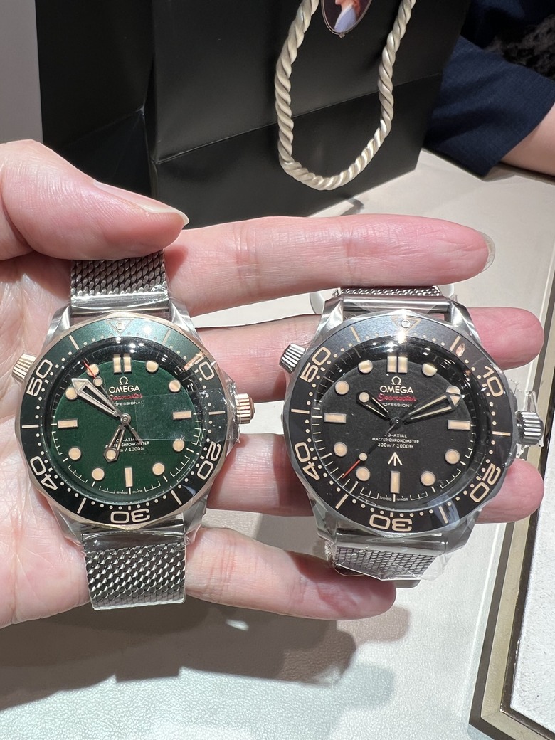 開箱分享 銀灰不鏽鋼面盤Seamaster 300海馬，醜帥的代表
