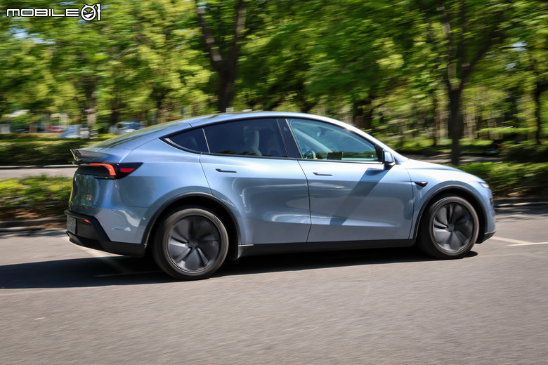 Tesla Model Y Long Range 首發版上海試駕|各項表現有感升級、準備預約電車銷售冠軍!