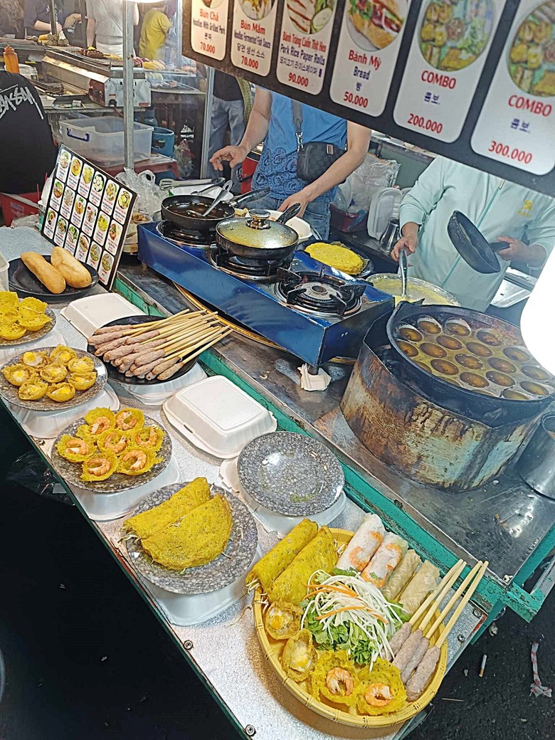 峴港市區 峴港大教堂、峴港博物館、漢市場、SOAN HA換匯、BANH MI越南法國麵包(午餐)、Banh Xeo Ba Tuyet (晚餐) 、SPA和按摩、My Xuan Cruise 遊輪夜遊峴港瀚江、龍橋噴火與山茶夜市、GO! Đà Nẵng量販店 — 2025年越南峴港、會安、美山、順化、巴拿山太陽世界六日歷史文化及遊樂園之旅 第七回