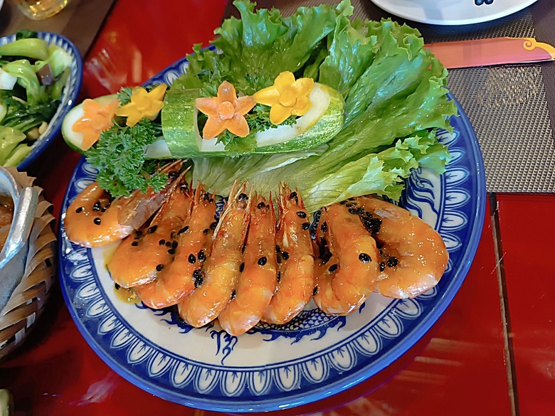 順化皇城(Kinh thành Huế)、啟定皇陵(Lăng Khải Định)、靈姥寺(天姥寺) (Chùa Thiên Mụ)、線香民俗文化村(Incense Village)、皇帝宮廷宴,附掛峴港 AU LAC BEACH海鮮餐廳 — 2025年越南峴港、會安、美山、順化、巴拿山太陽世界六日歷史文化及遊樂園之旅 第五回