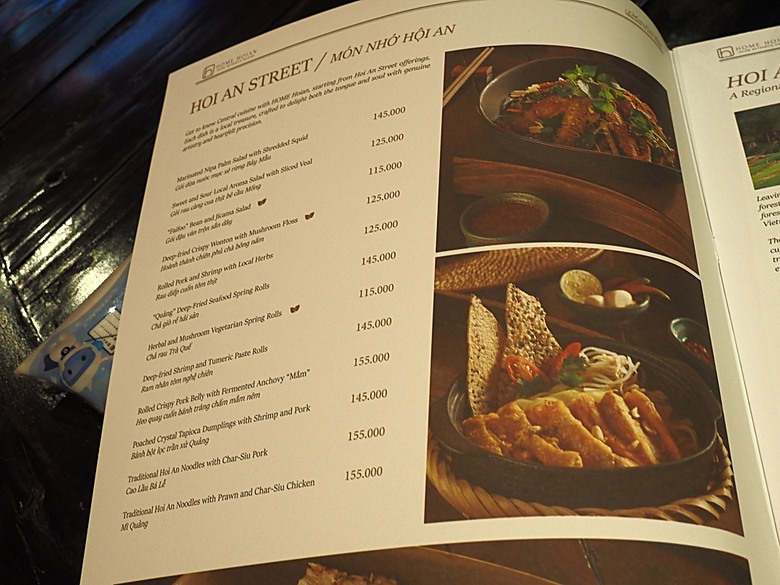 會安古鎮 (來遠橋、Faifo Coffee、華人會館群)、會安夜市、在地美食HOME Hoi An 餐廳、秋盆河乘船放水燈 — 2025年越南峴港、會安、美山、順化、巴拿山 — 聯合國世界文化遺產及遊樂園之六日悠遊 第一回