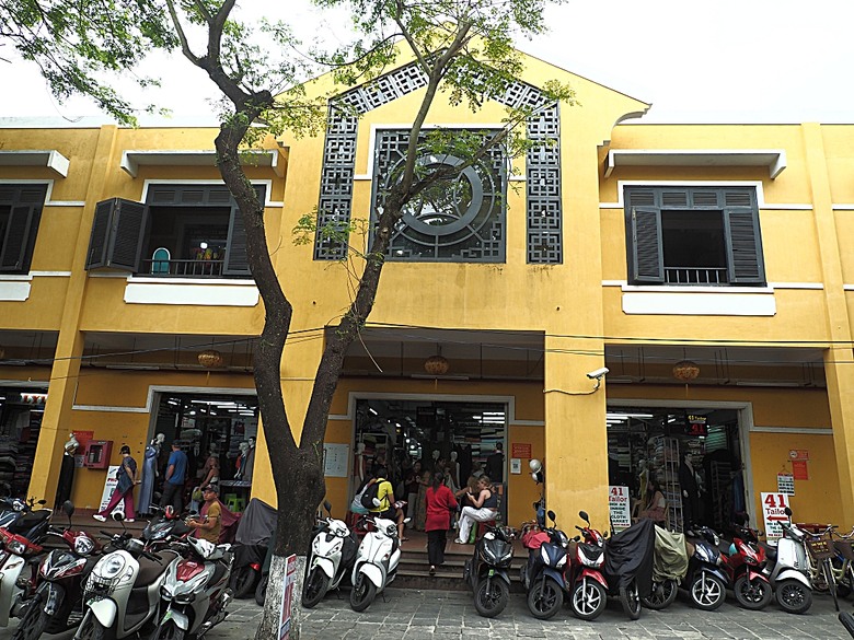 會安古鎮 (來遠橋、Faifo Coffee、華人會館群)、會安夜市、在地美食HOME Hoi An 餐廳、秋盆河乘船放水燈 — 2025年越南峴港、會安、美山、順化、巴拿山 — 聯合國世界文化遺產及遊樂園之六日悠遊 第一回