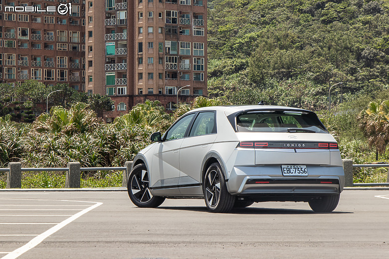 Hyundai Ioniq 5 小改款試駕|外型出眾無疑,內在、續航更進化!