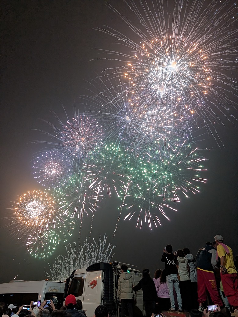 點我看大圖 2025 繞境大白 大甲媽繞境 一起追女神 熱血熬夜12小時