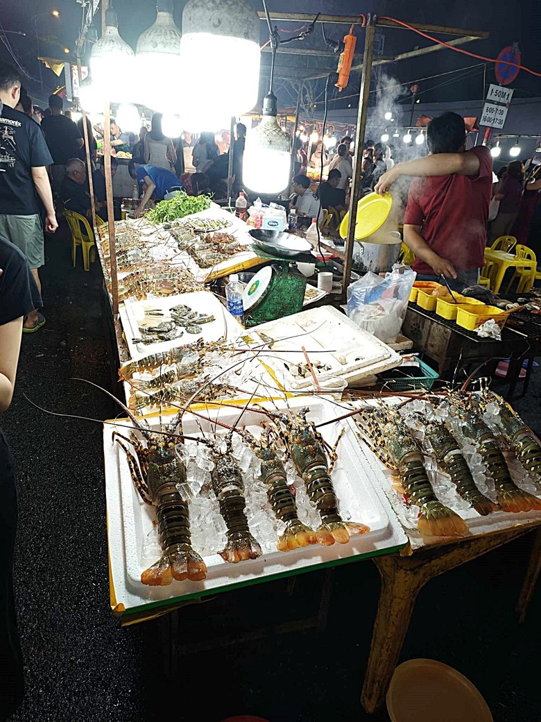 峴港市區 峴港大教堂、峴港博物館、漢市場、SOAN HA換匯、BANH MI越南法國麵包(午餐)、Banh Xeo Ba Tuyet (晚餐) 、SPA和按摩、My Xuan Cruise 遊輪夜遊峴港瀚江、龍橋噴火與山茶夜市、GO! Đà Nẵng量販店 — 2025年越南峴港、會安、美山、順化、巴拿山太陽世界六日歷史文化及遊樂園之旅 第七回