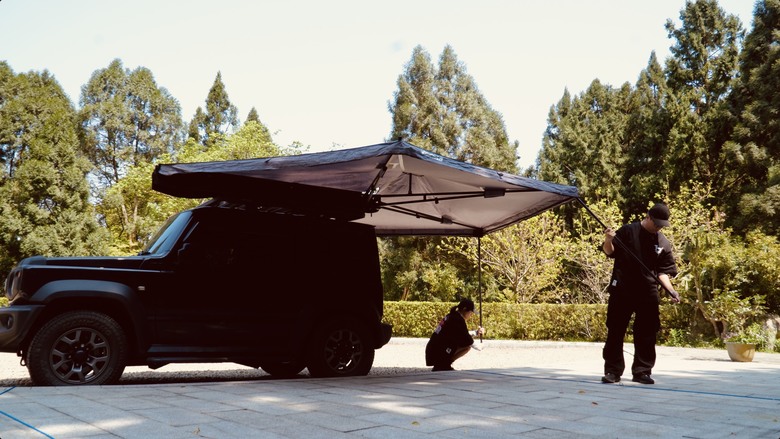 在像公園一樣的地方車宿露營