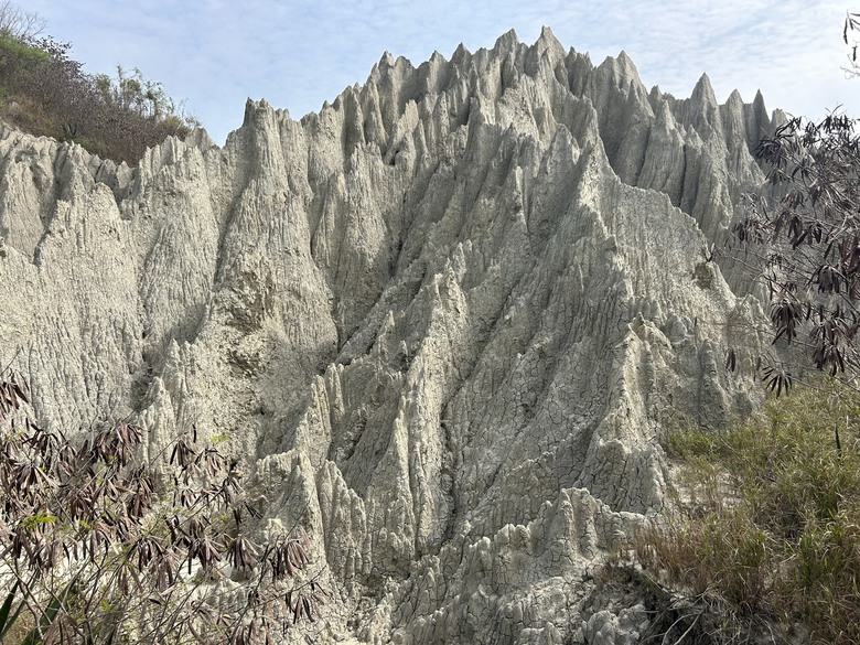 軍事堡壘與惡地交織的漯(ㄊㄚˋ)底山自然公園